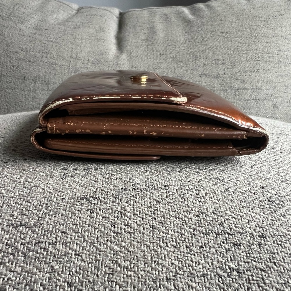 Louis Vuitton Bronze Brown Vernis Elise wallet. - Picture 5 of 12